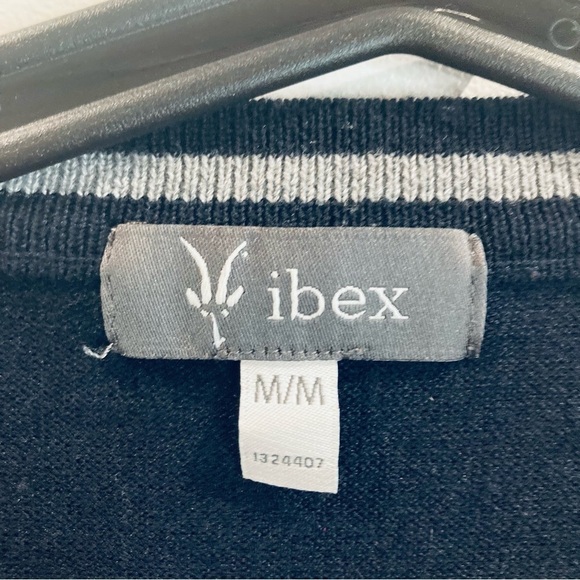 IBEX Sz M V-Nexk Long Sleeve Merino Blend  Fine Lightweight Sweater - Picture 6 of 8